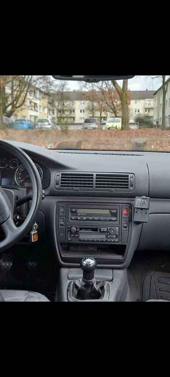 Gebraucht VW Passat Basis 102 PS (75 kW) 2004 Blau Kombi