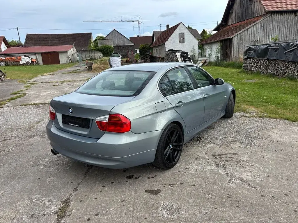 Gebraucht BMW 325 218 PS (160 kW) 2007 Blau Limousine