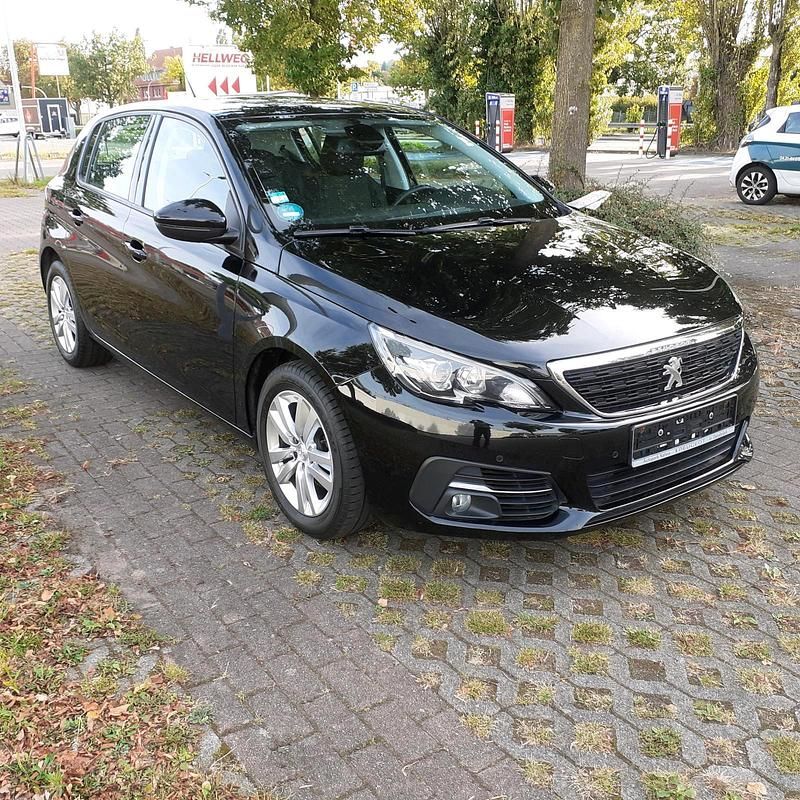 Gebraucht Peugeot 308 131 PS (96 kW) 2018 Schwarz Kleinwagen
