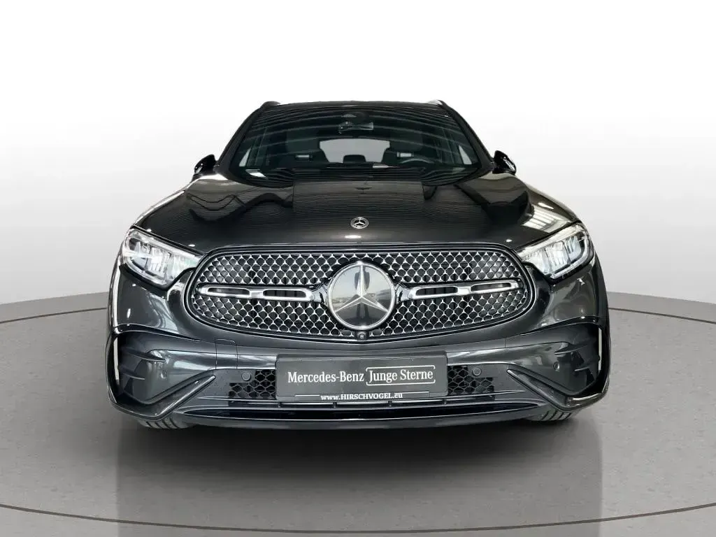 Gebraucht Mercedes GLC220 AMG line 197 PS (144 kW) 2025 Metalliclack graphitgrau SUV