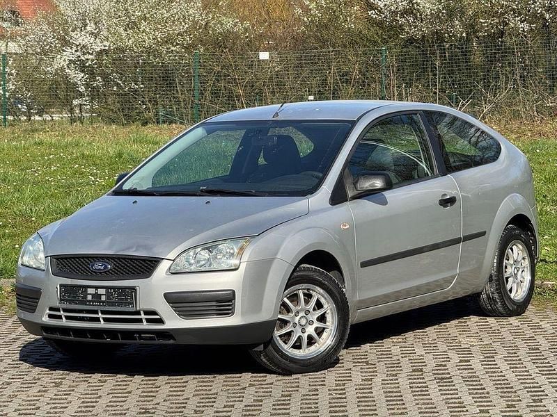 Gebraucht Ford Focus Ambiente 101 PS (74 kW) 2005 Silber