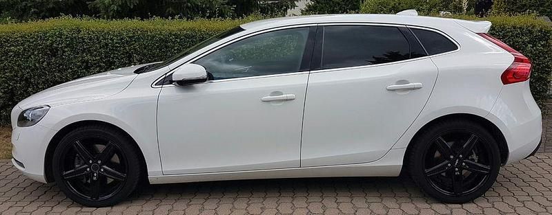 Gebraucht Volvo V40 Momentum 150 PS (110 kW) 2013 Weiß Limousine