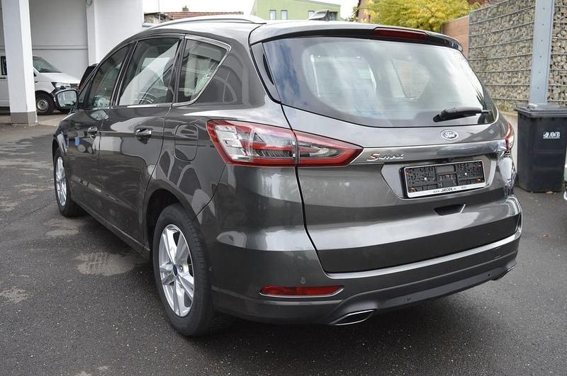 Gebraucht Ford S-MAX Titanium 190 PS (139 kW) 2022 Grau Van / Kleinbus