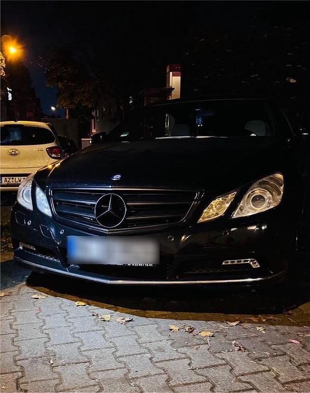 Schwarz Gebraucht 2011 Mercedes E350 Coupé | 12.500 € (Fairer Preis) - Bild 1/4