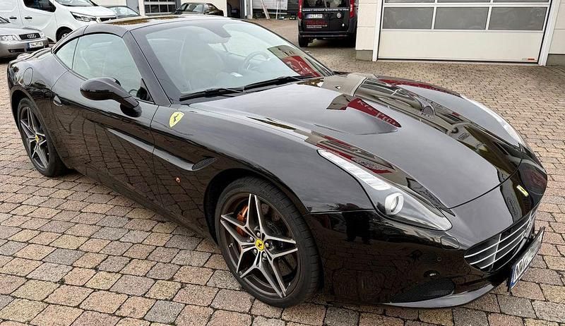 Gebraucht Ferrari California 560 PS (411 kW) 2018 Nero daytona Cabrio