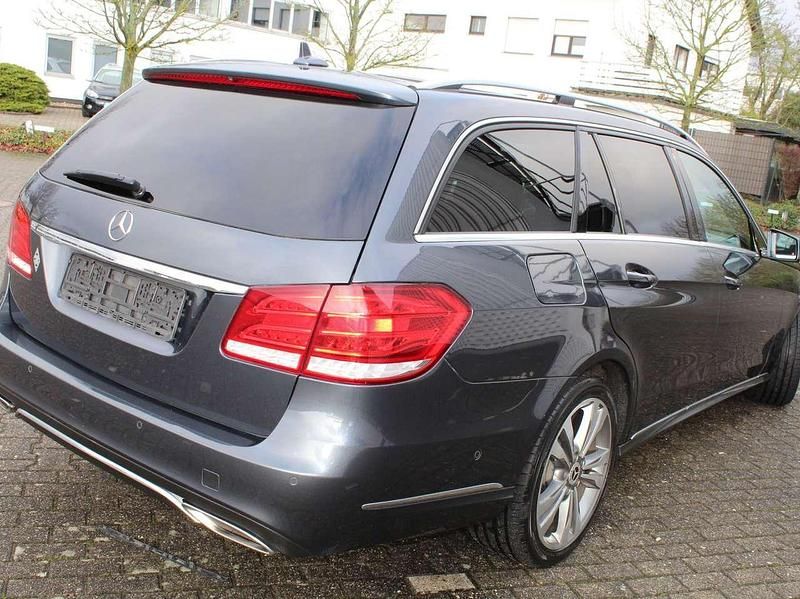 Gebraucht Mercedes E300 231 PS (169 kW) 2013 Grau Kombi