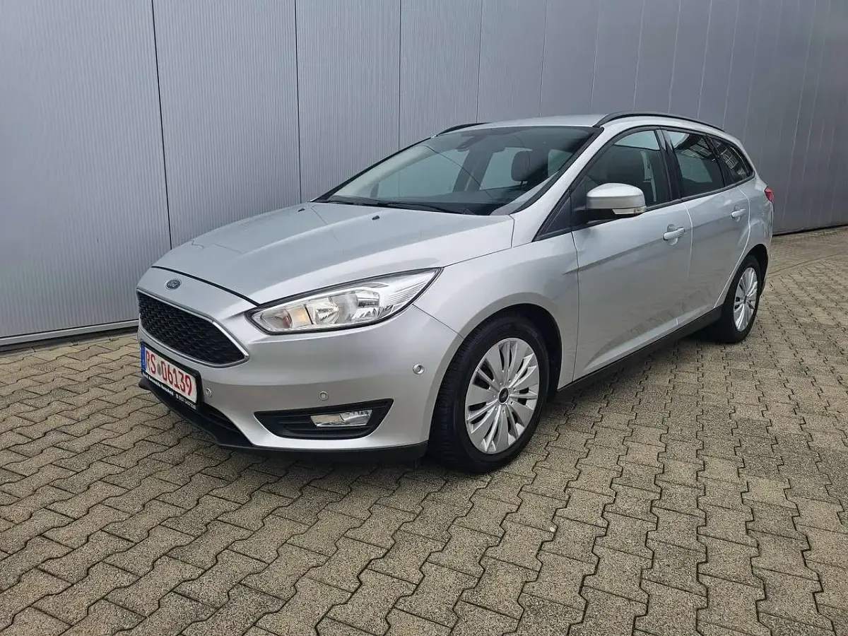 Gebraucht Ford Focus Business Edition 125 PS (91 kW) 2015 Polarsilber metallic Kombi