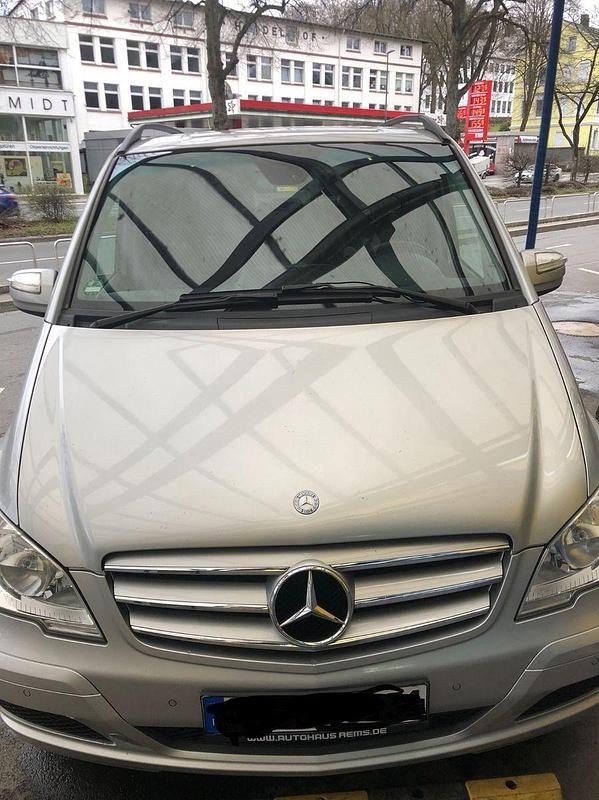 Silber Gebraucht 2011 Mercedes Viano Edition Van / Kleinbus | 10.900 € (Guter Preis) - Bild 1/4