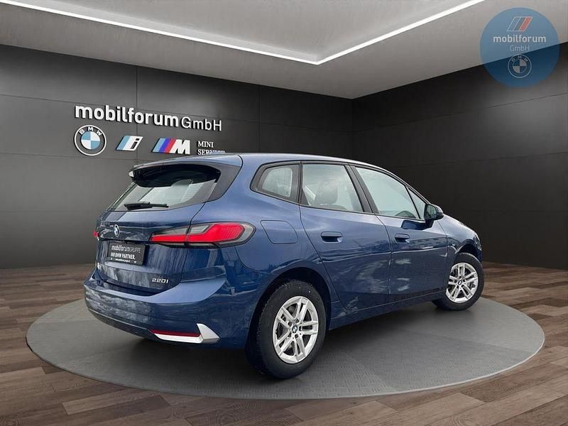 Gebraucht BMW 220 Active Tourer 156 PS (114 kW) 2023 Blau Van / Kleinbus