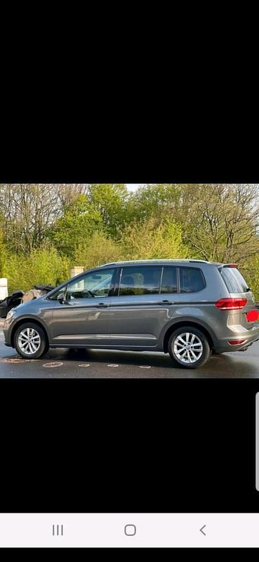 Grau Gebraucht 2016 VW Touran Van / Kleinbus | 17.300 € (Guter Preis) - Bild 1/4