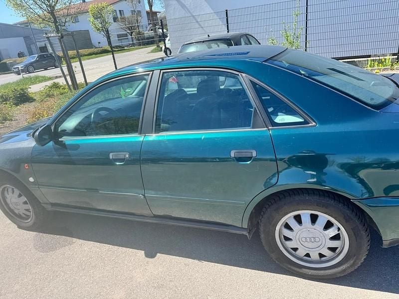 Gebraucht Audi A4 125 PS (91 kW) 1996 Grün Kleinwagen