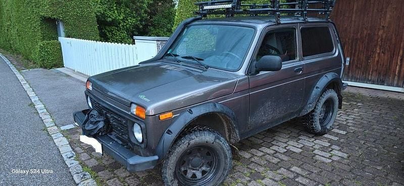 Braun Gebraucht 2019 Lada niva SUV | 14.990 € (Etwas zu teuer) - Bild 1/4