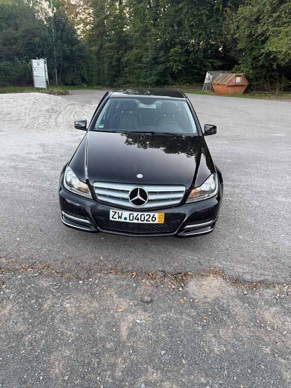 Schwarz Gebraucht 2012 Mercedes C220 Limousine | 16.200 € (Teuer) - Bild 1/4