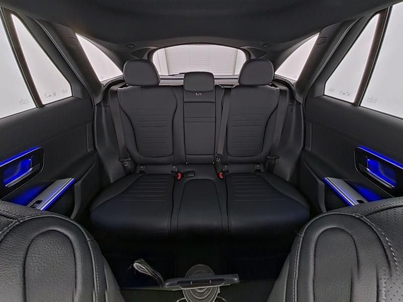 Gebraucht Mercedes GLC300 AMG 190 PS (139 kW) 2025 Unilack polarweiß Limousine