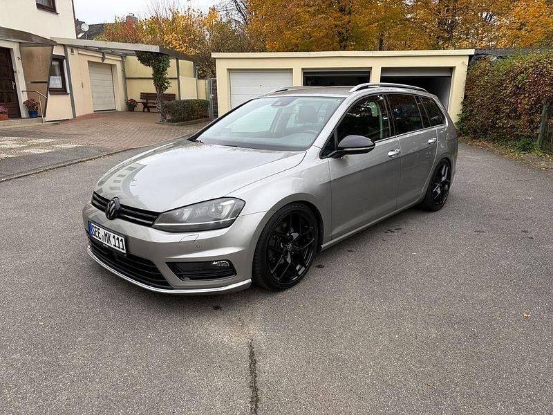 Silber Gebraucht 2014 VW Golf VII Highline Kombi | 16.750 € - Bild 1/4