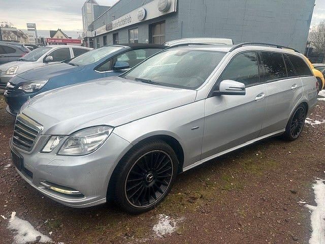 Gebraucht Mercedes E300 231 PS (169 kW) 2012 Iridiumsilber  metalliclack Kombi