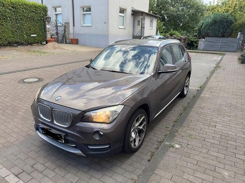 Braun Gebraucht 2013 BMW X1 SUV | 10.000 € (Fairer Preis) - Bild 1/4