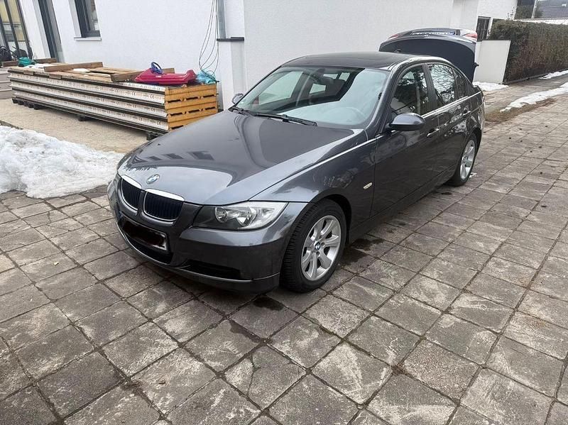 Grau Gebraucht 2006 BMW 320 Limousine | 8.200 € (Teuer) - Bild 1/4