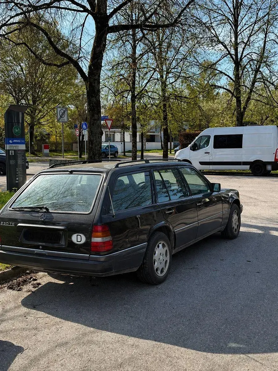 Gebraucht Mercedes 230 132 PS (97 kW) 1990 Schwarz Kombi