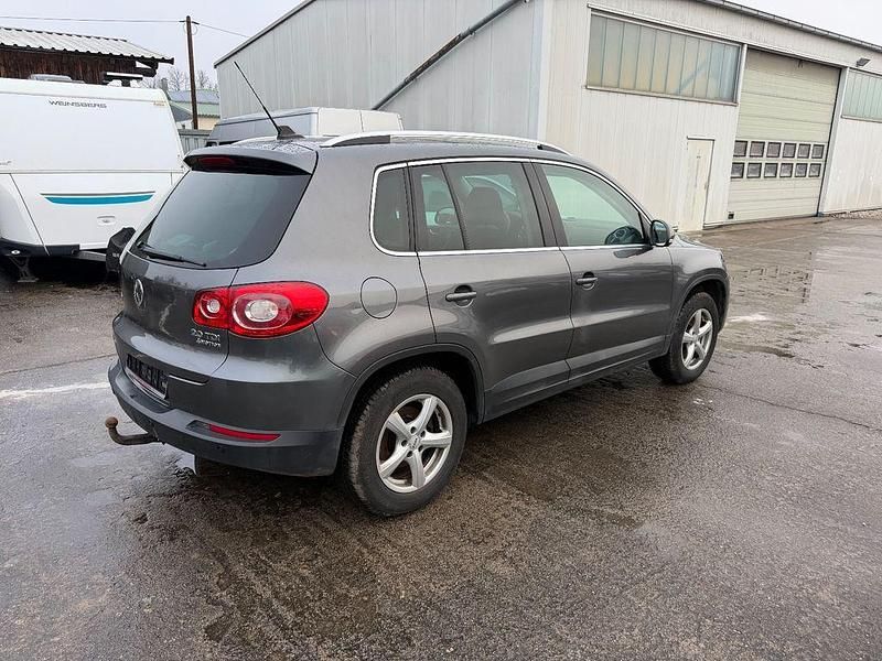 Gebraucht VW Tiguan Sportline 140 PS (102 kW) 2011 Grau SUV