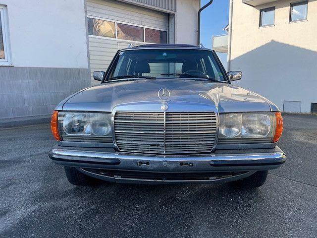 Gebraucht Mercedes 300 125 PS (91 kW) 1982 Grau Limousine