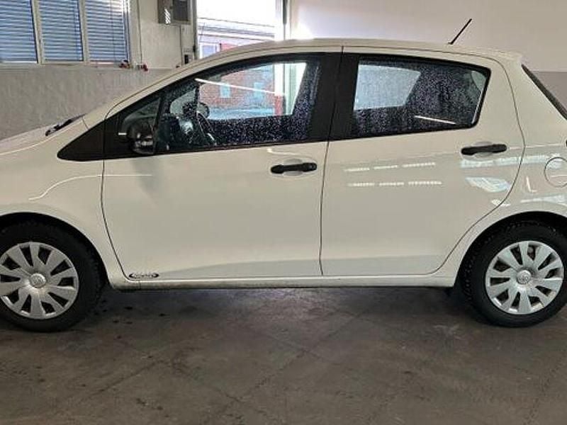 Gebraucht Toyota Yaris Basis 112 PS (82 kW) 2018 Weiß Limousine