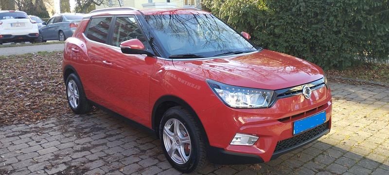 Gebraucht Ssangyong (KGM) Tivoli Quartz 130 PS (95 kW) 2017 Rot SUV