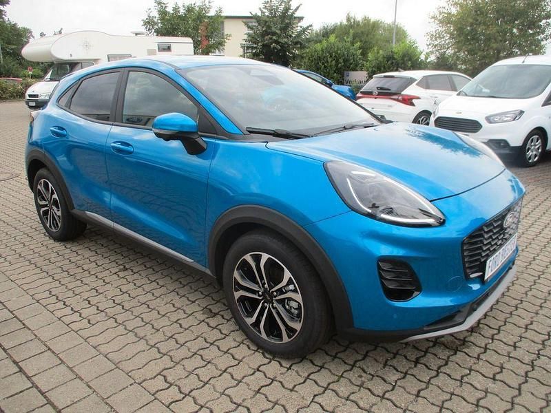 Neu Ford Puma Titanium 155 PS (114 kW) 2025 Digital aqua blue Limousine