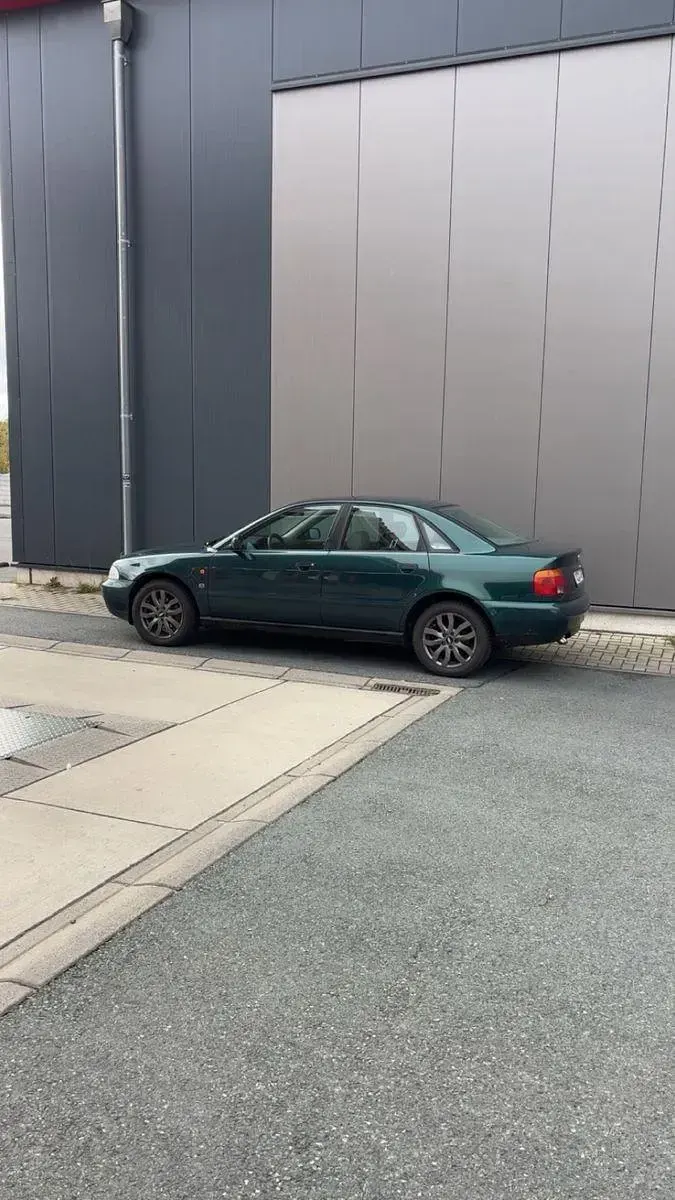 Occasion Audi A4 110 ch (80 kW) 1996 Vert Berline