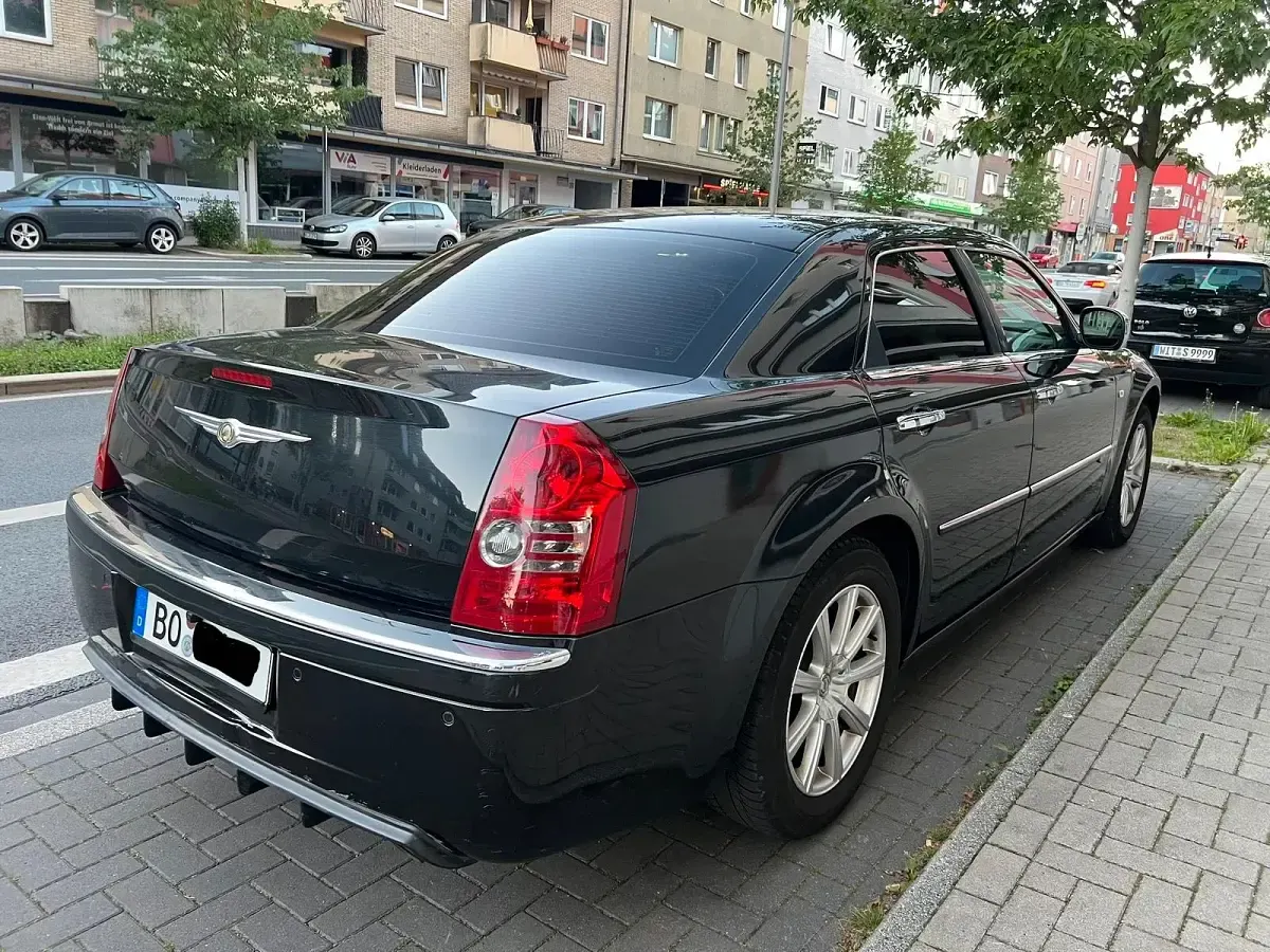 Gebraucht Chrysler 300C 218 PS (160 kW) 2010 Schwarz Limousine