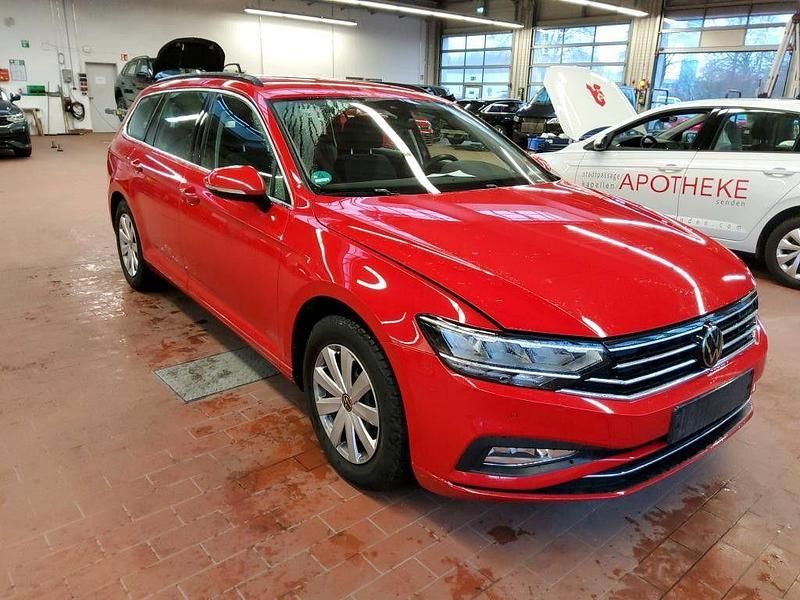 Gebraucht VW Passat Business 122 PS (89 kW) 2023 Tornadorot Kombi