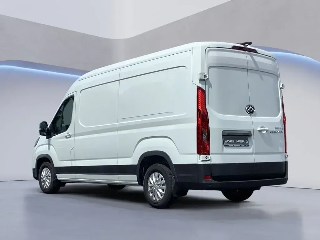 Gebraucht Maxus eDeliver 9 75 kW (102 PS) 2025 Warm white exterior Van