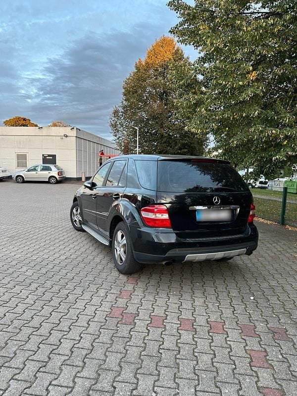 Gebraucht Mercedes ML320 224 PS (164 kW) 2005 Schwarz SUV