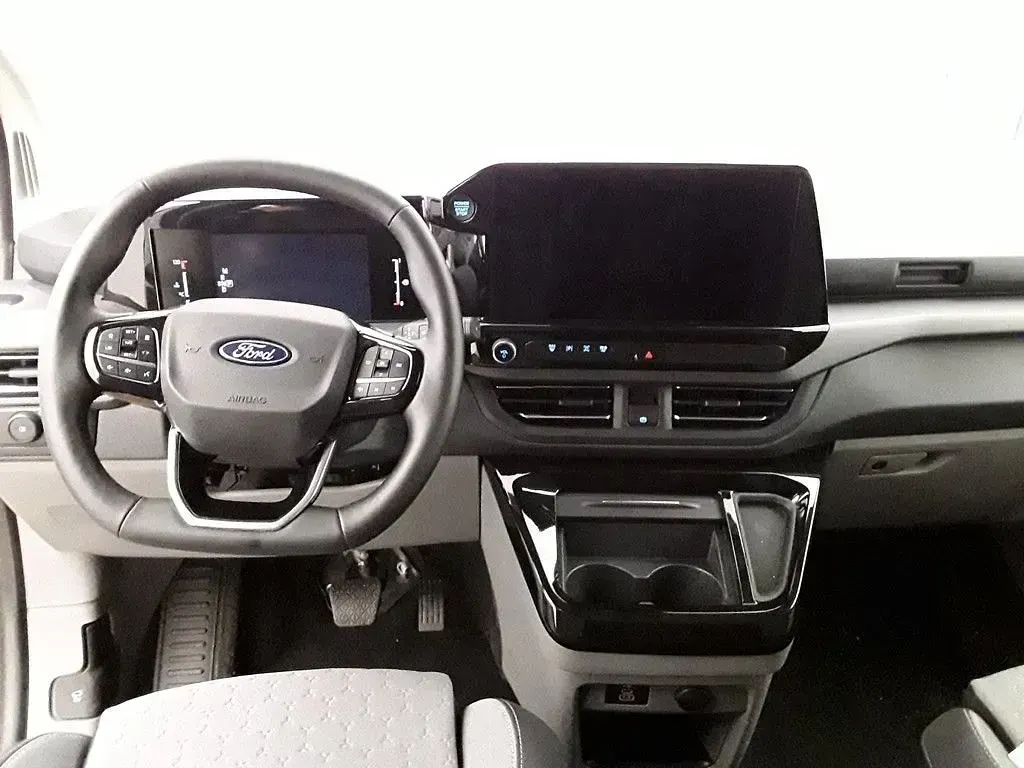 Gebraucht Ford Tourneo Titanium 136 PS (100 kW) 2024 Weiß Van / Kleinbus