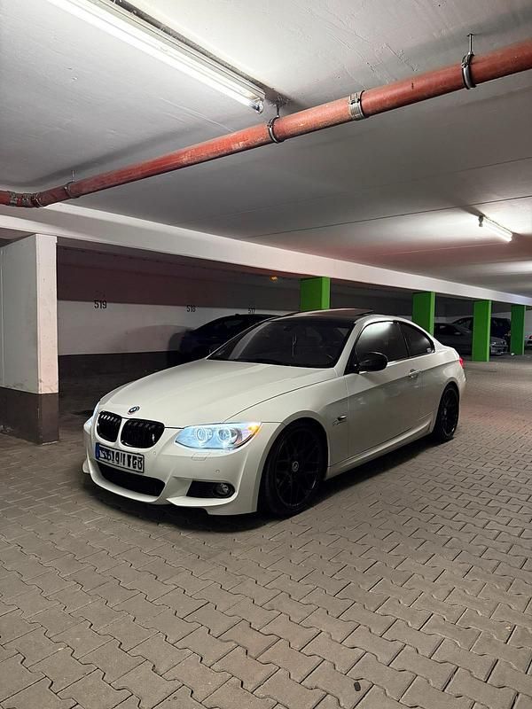 Weiß Gebraucht 2010 BMW 325 Performance Coupé | 15.800 € (Teuer) - Bild 1/4
