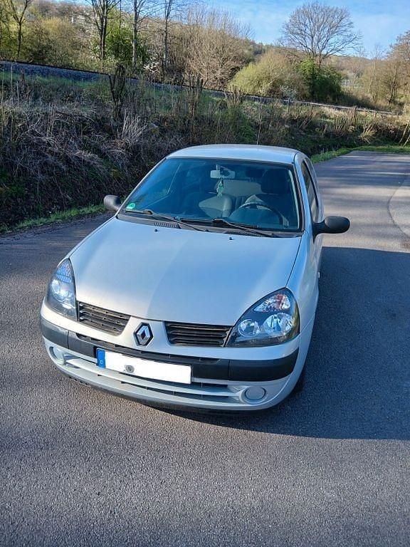 Second-hand Renault Clio II 75 CP (55 kW) 2004 Gri Berlinǎ