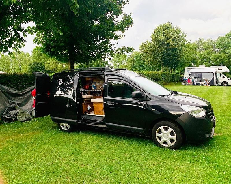 Schwarz Gebraucht 2014 Dacia Dokker Van | 7.600 € (Teuer) - Bild 1/4