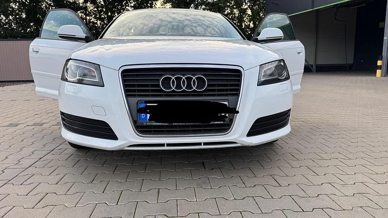 Weiß Gebraucht 2010 Audi A3 Kombi | 3.500 € - Bild 1/4