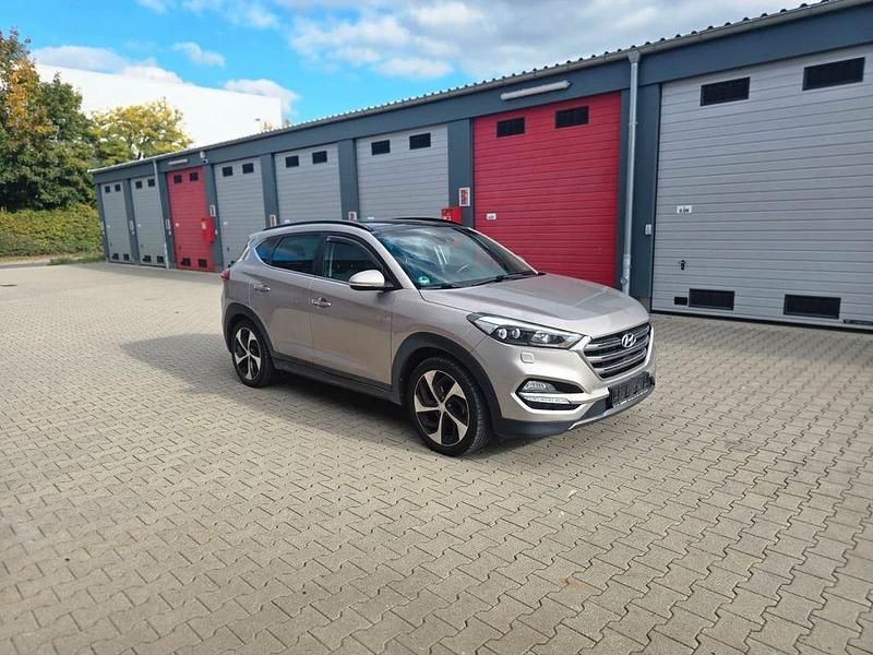 Gebraucht Hyundai Tucson Premium 185 PS (136 kW) 2015 Weiß SUV
