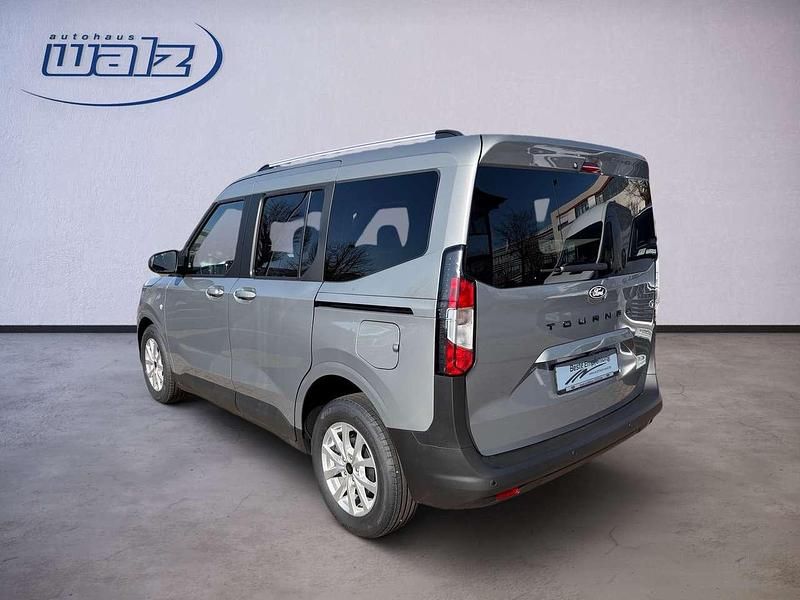 Neu Ford Tourneo Courier Titanium 125 PS (91 kW) 2026 Solarsilber Van / Kleinbus