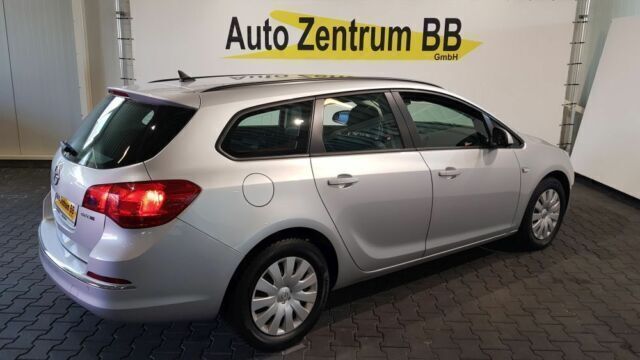 Gebraucht Opel Astra Edition 110 PS (80 kW) 2014 Silber metallic Kombi