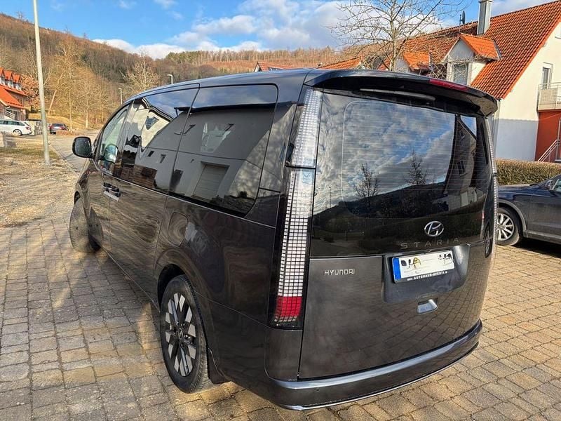 Gebraucht Hyundai Staria Signature 177 PS (130 kW) 2022 Grau Van / Kleinbus