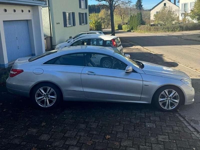 Gebraucht Mercedes E220 Avantgarde 170 PS (125 kW) 2010 Silber Coupé