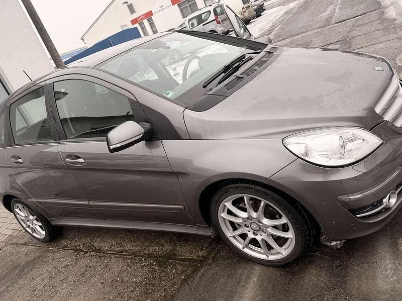 Gebraucht Mercedes B200 Sport 193 PS (141 kW) 2009 Mountaingrau  met. Van / Kleinbus