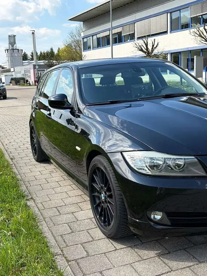 Gebraucht BMW 318 Basis 143 PS (105 kW) 2009 Schwarz Kombi