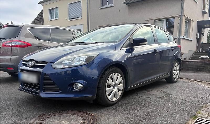 Gebraucht Ford Focus 101 PS (74 kW) 2012 Blau Limousine