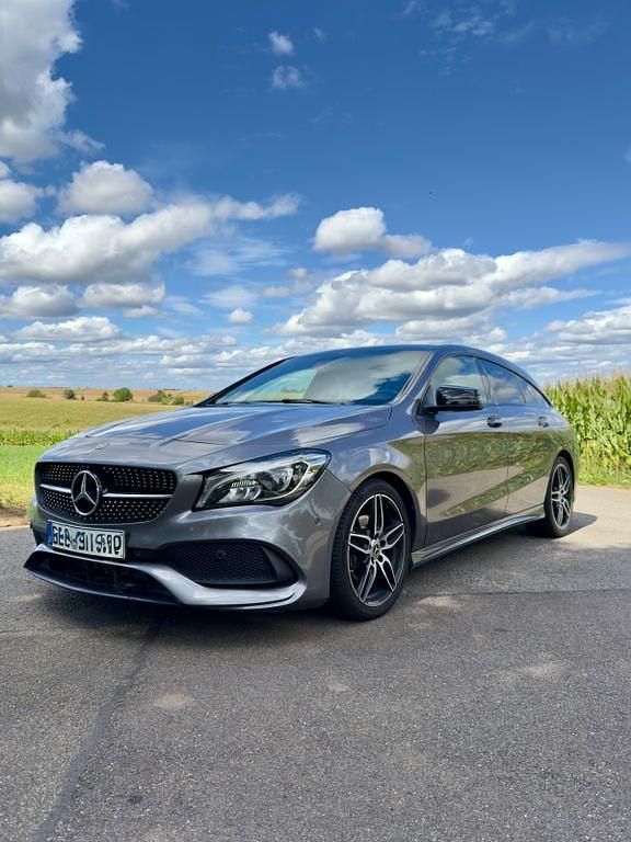 Grau Gebraucht 2017 Mercedes CLA200 Shooting Brake AMG line Kombi | 15.600 € (Fairer Preis) - Bild 1/4