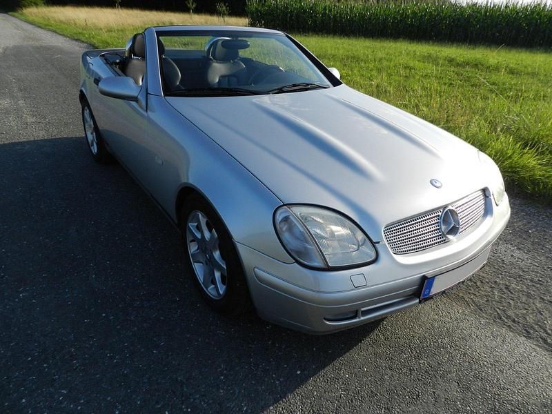 Gebraucht Mercedes SLK230 193 PS (141 kW) 1997 Silber Cabrio