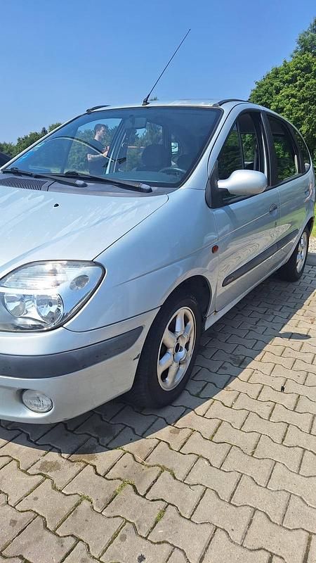 Grau Gebraucht 2000 Renault Scénic Van / Kleinbus | 1.400 € (Teuer) - Bild 1/4