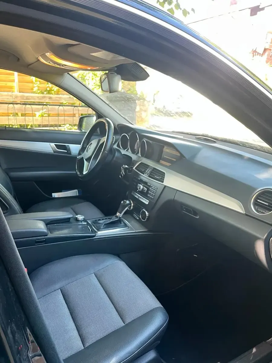 Gebraucht Mercedes C180 156 PS (114 kW) 2011 Schwarz Kombi